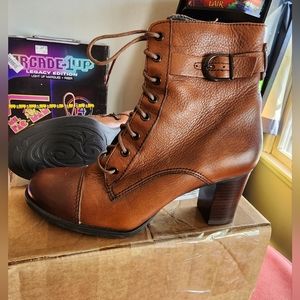 Women's Clark's 3 inch brown heeled zip boots size 10
